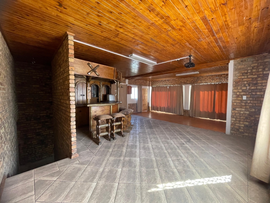 6 Bedroom Property for Sale in Ifafi North West
